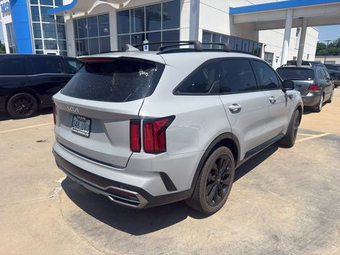 Used 2023 Kia Sorento SX FWD image 2