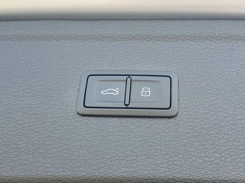 Used 2023 Audi Q5 2.0T Premium w/ Convenience Package image 10