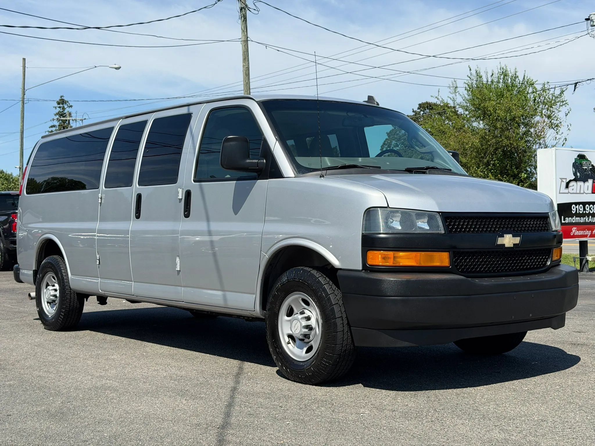 Used 2019 Chevrolet Express 3500 LS RWD image 3