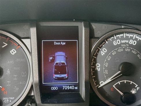 Used 2018 Toyota Tacoma TRD Off-Road AWD/4WD image 6