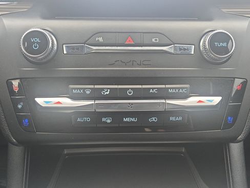 Used 2020 Ford Explorer Limited image 15