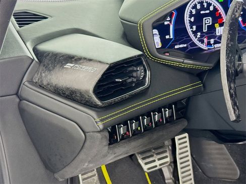 Used 2020 Lamborghini Huracan EVO image 10