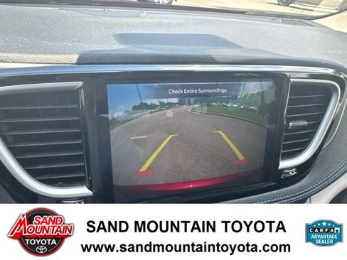 Used 2021 Chrysler Pacifica Touring-L FWD image 21