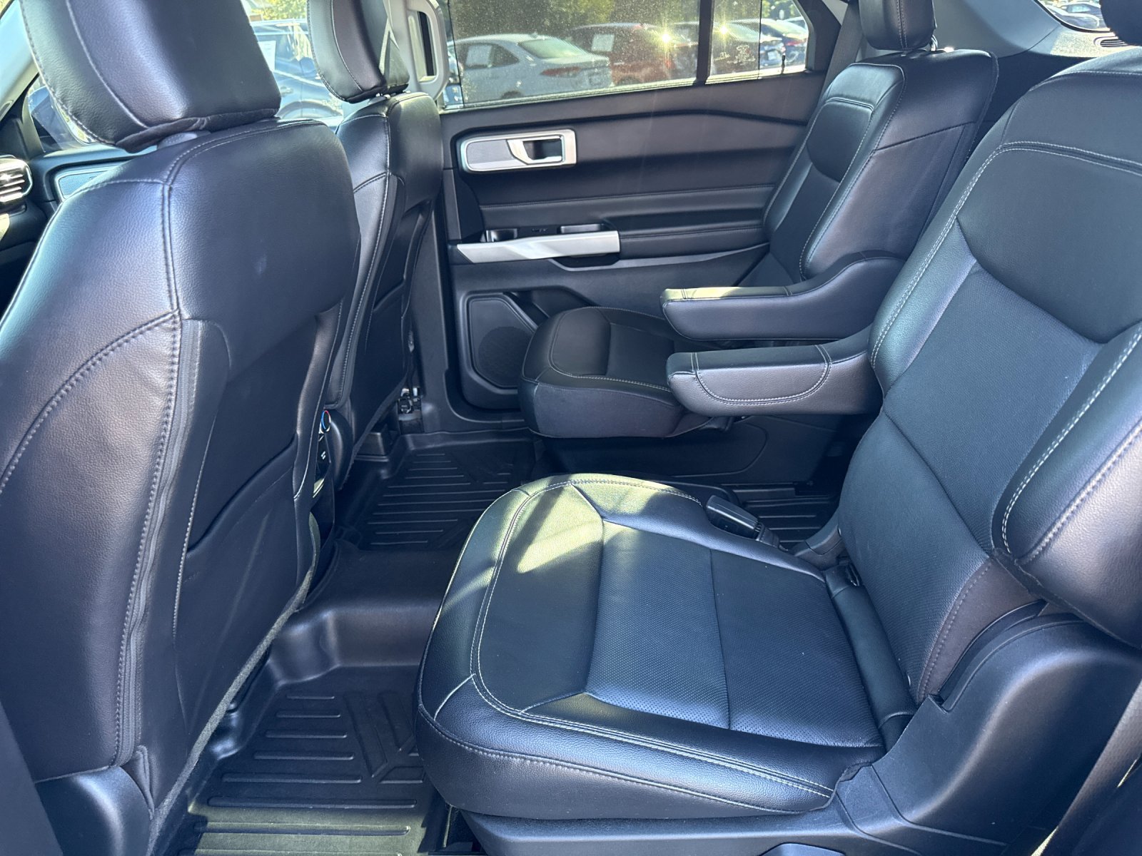 Used 2021 Ford Explorer Limited w/ Equipment Group 301A AWD/4WD image 12