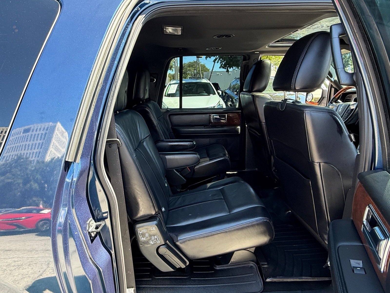 Used 2017 Lincoln Navigator L Select RWD image 18