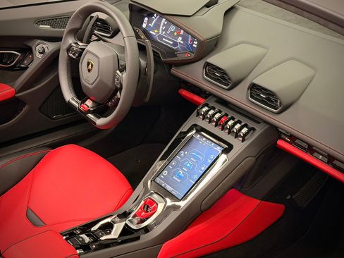 Used 2024 Lamborghini Huracan EVO image 16