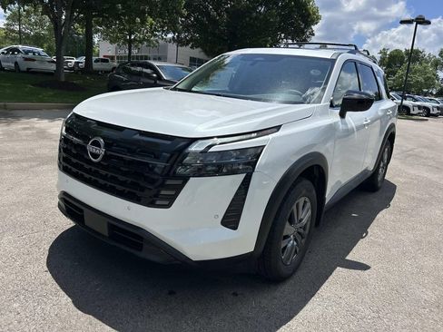 New 2026 Nissan Pathfinder SV w/ SV Premium Package FWD image 3