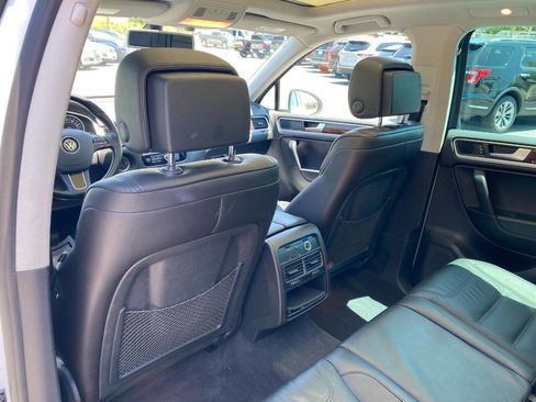Used 2014 Volkswagen Touareg VR6 AWD/4WD image 23