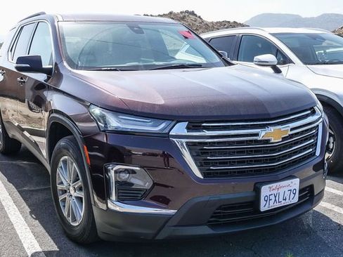 Used 2023 Chevrolet Traverse LT FWD image 2