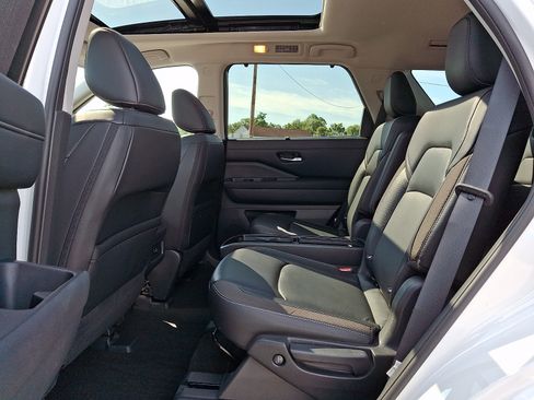 Certified 2023 Nissan Pathfinder SL w/ SL Premium Package AWD/4WD image 10