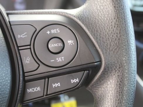 Used 2021 Toyota Corolla LE image 16