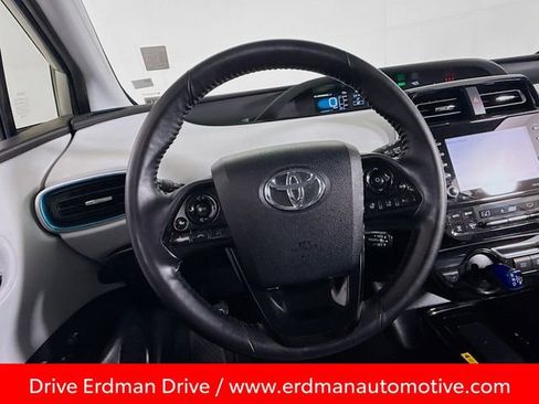 Used 2022 Toyota Prius XLE image 11