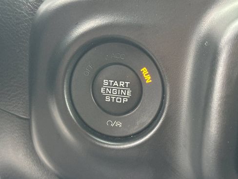 Used 2022 Jeep Gladiator Sport AWD/4WD image 26