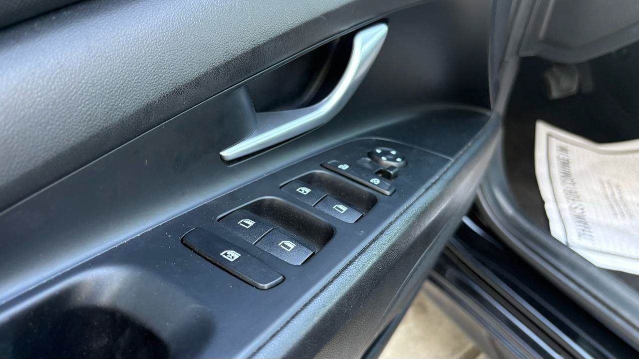 Used 2023 Hyundai Elantra SEL FWD image 15