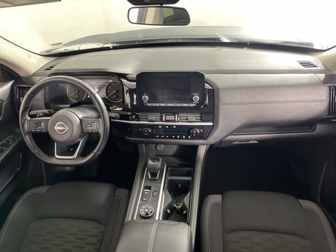 Used 2025 Nissan Pathfinder SV image 18