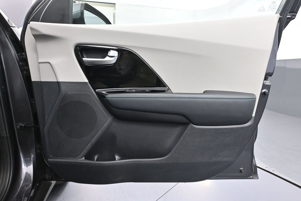Used 2019 Kia Niro EX FWD image 35