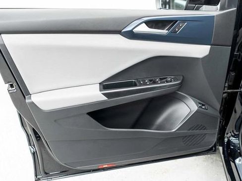 Used 2023 Volkswagen Taos SE image 13