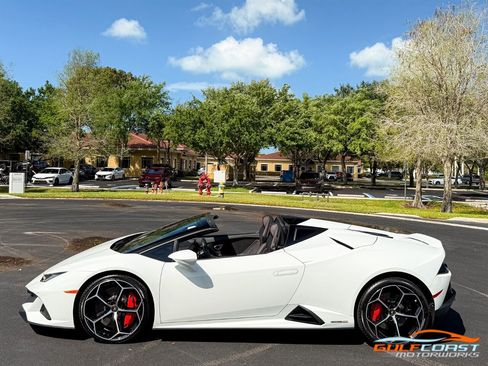 Used 2020 Lamborghini Huracan EVO image 41