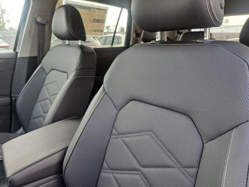 Used 2025 Volkswagen Atlas SE image 20