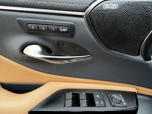 Certified 2024 Lexus ES 300h Ultra Luxury image 14