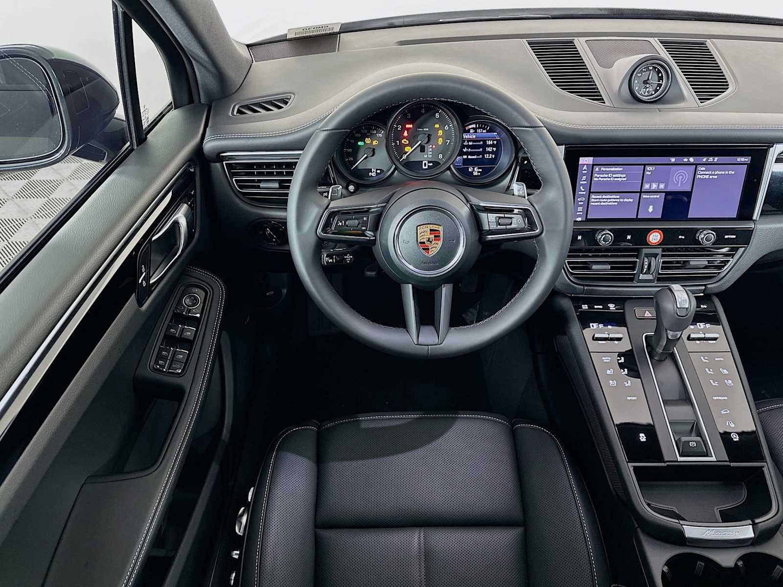 Used 2026 Porsche Macan AWD/4WD image 24