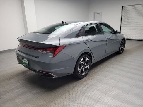 Used 2021 Hyundai Elantra SEL w/ Convenience + Premium Package FWD image 9