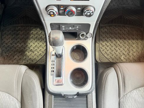 Used 2010 GMC Acadia SLE image 18