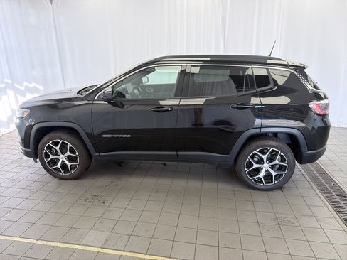 Used 2024 Jeep Compass Latitude AWD/4WD image 8