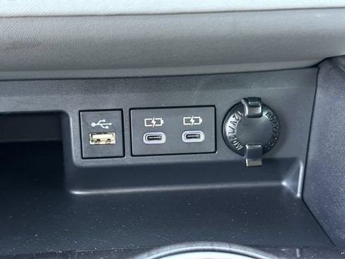 Used 2023 Toyota Highlander Limited FWD image 22