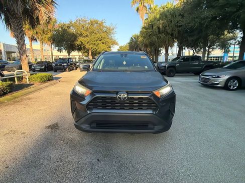 Used 2021 Toyota RAV4 LE FWD image 5