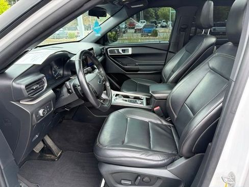 Used 2020 Ford Explorer XLT w/ Equipment Group 202A AWD/4WD image 10