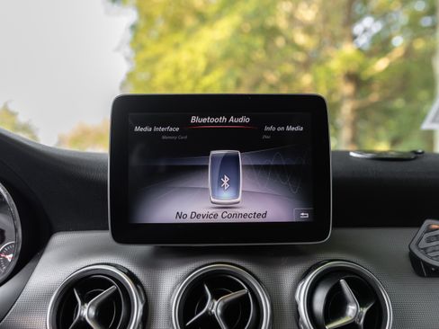 Used 2019 Mercedes-Benz GLA 250 GLA 250 4MATIC SUV w/ Convenience Package image 9