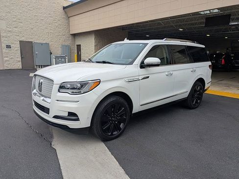 Used 2022 Lincoln Navigator Reserve image 1