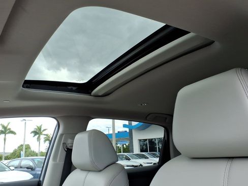 Used 2025 Honda HR-V EX-L image 8