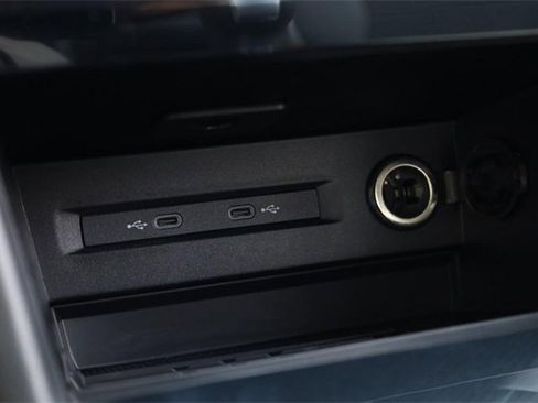 New 2025 Volkswagen Taos SE image 14