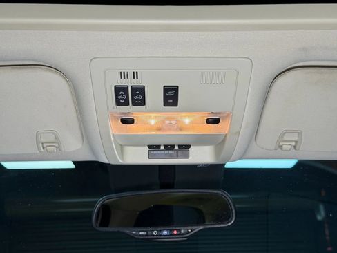 Used 2012 Cadillac Escalade Platinum image 33