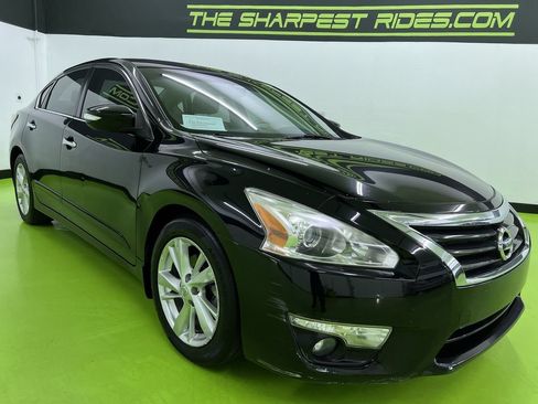 Used 2015 Nissan Altima 2.5 SL w/ Technology Package FWD image 2