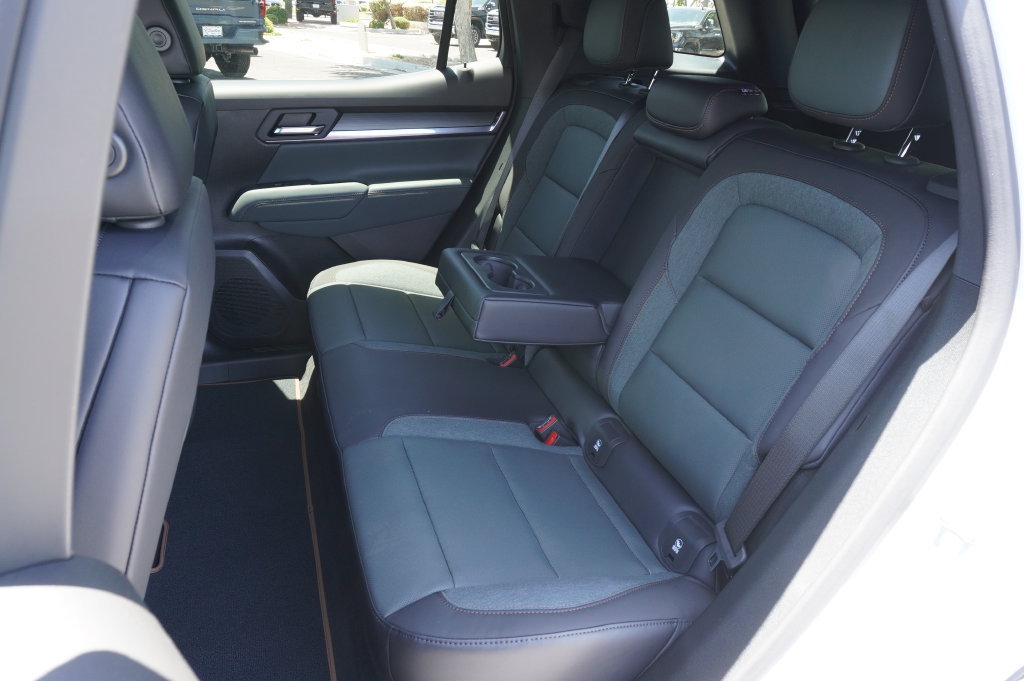 New 2026 GMC Terrain AT4 w/ Technology Package II AWD/4WD image 11