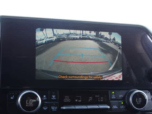 Used 2025 Toyota Highlander XLE image 29