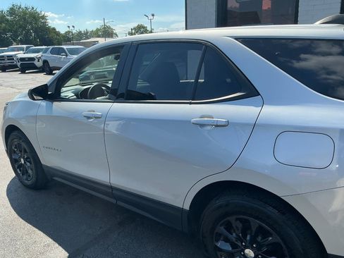 Used 2018 Chevrolet Equinox LS FWD image 27