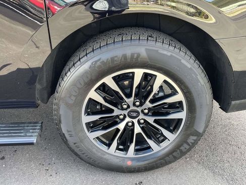 Used 2025 Ford Expedition Max Platinum image 29