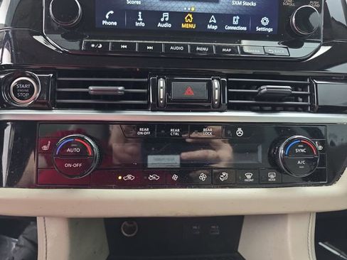 Used 2022 Nissan Pathfinder SL w/ SL Black Package image 34