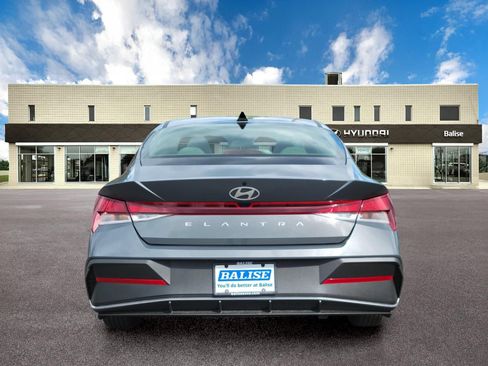 New 2026 Hyundai Elantra SE FWD image 4