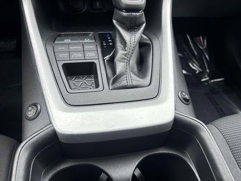 Used 2020 Toyota RAV4 LE w/ All Weather Liner Package image 17