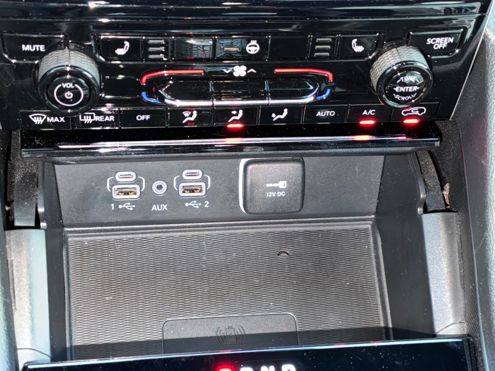 Used 2025 Jeep Grand Cherokee Altitude RWD image 17