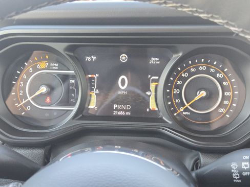 Used 2025 Jeep Wrangler Unlimited Sahara AWD/4WD image 18