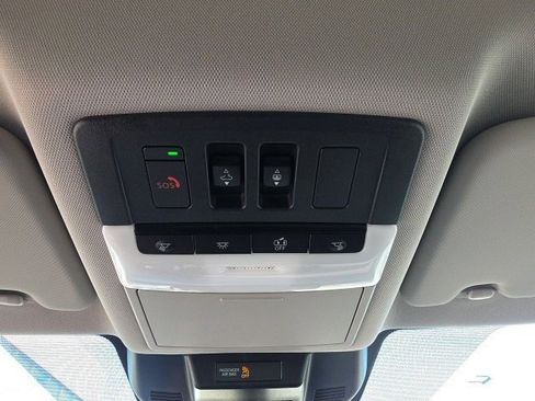 Used 2023 Nissan Rogue SL w/ SL Premium Package image 22