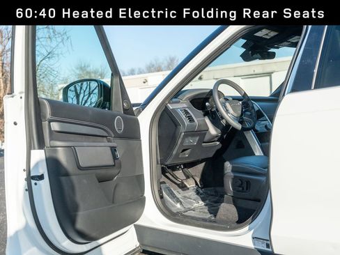 Certified 2024 Land Rover Discovery Dynamic SE image 11