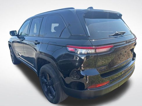 Used 2023 Jeep Grand Cherokee Altitude image 4