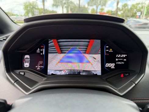 Used 2020 Lamborghini Huracan EVO image 31